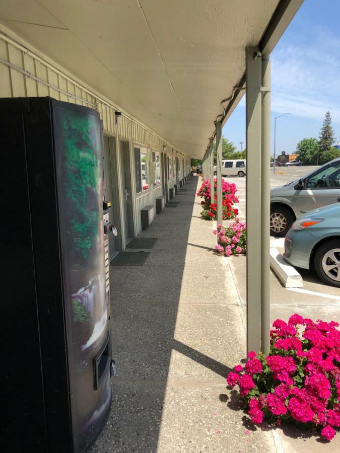 Dixon Motel Exterior foto
